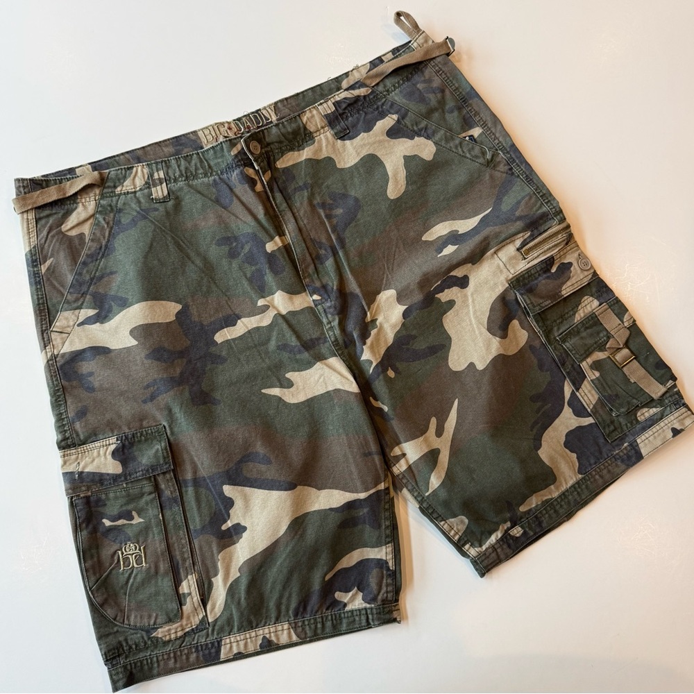 NWT Big Daddy Men’s 46 Camo Cargo Shorts Green Tan Pockets Loose Fit Denim 11.5”